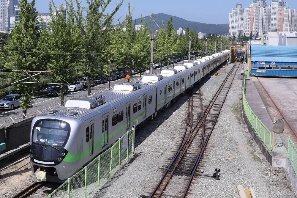 重砸近900萬搞「大內宣」卻沒錢修車　台鐵灑幣式行銷遭批