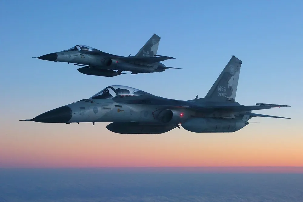 解放軍機暗夜來亂？　台南2架IDF戰機急升空2小時警戒