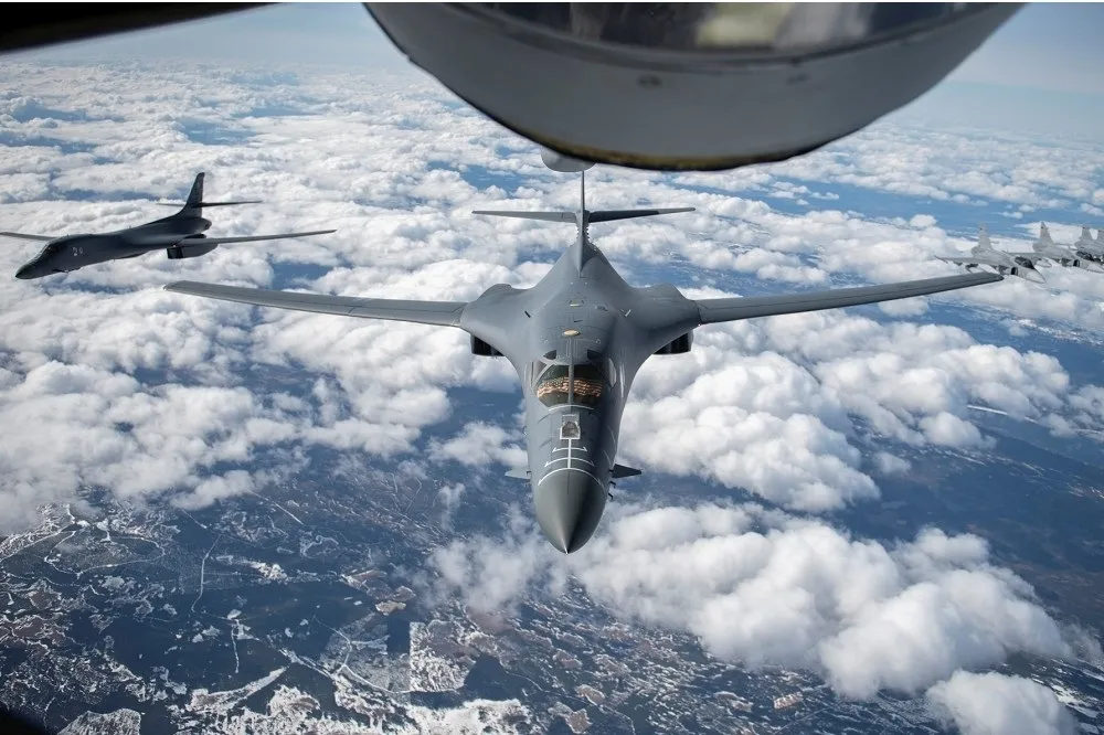 2架美軍機B-1B轟炸機　25日現蹤台灣東南海域