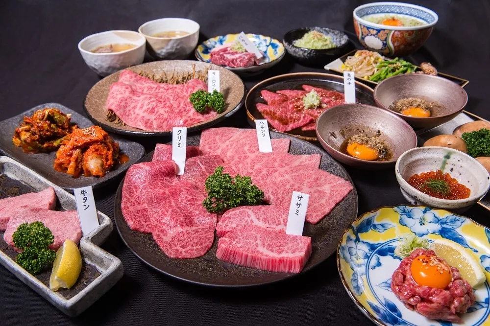 【有片】米其林年輕廚師鍾佳憲這樣點！品味「俺達の肉屋」和牛燒肉哲學  『主廚推薦套餐』11/1 正式上市