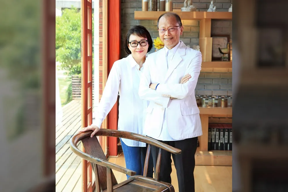琉璃工房創辦人張毅病危　妻楊惠姍：祈求菩薩分一點痛給我