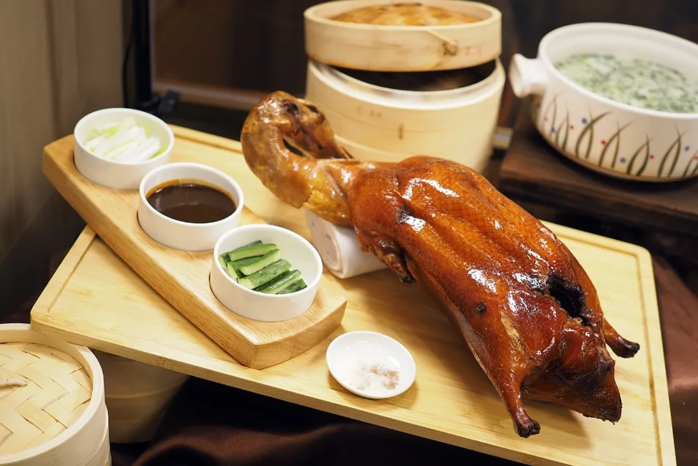 【完整菜單】兩人也能輕鬆吃烤鴨！漢來美食全新品牌「上菜 片皮鴨專賣店」桃園台茂正式開幕