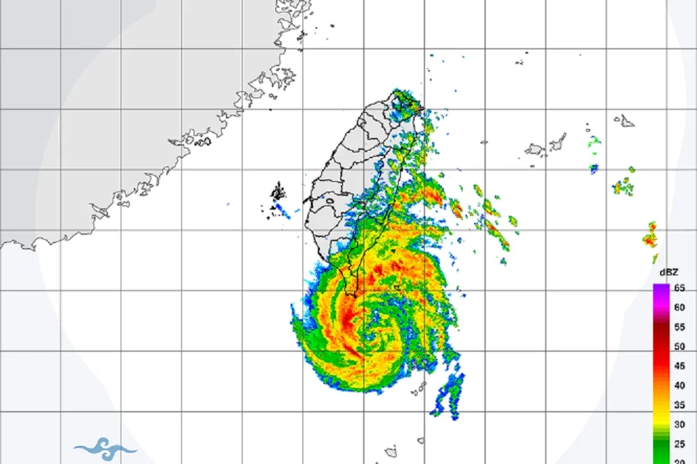 「閃電」已觸陸地　恆春半島雨勢將達豪雨等級