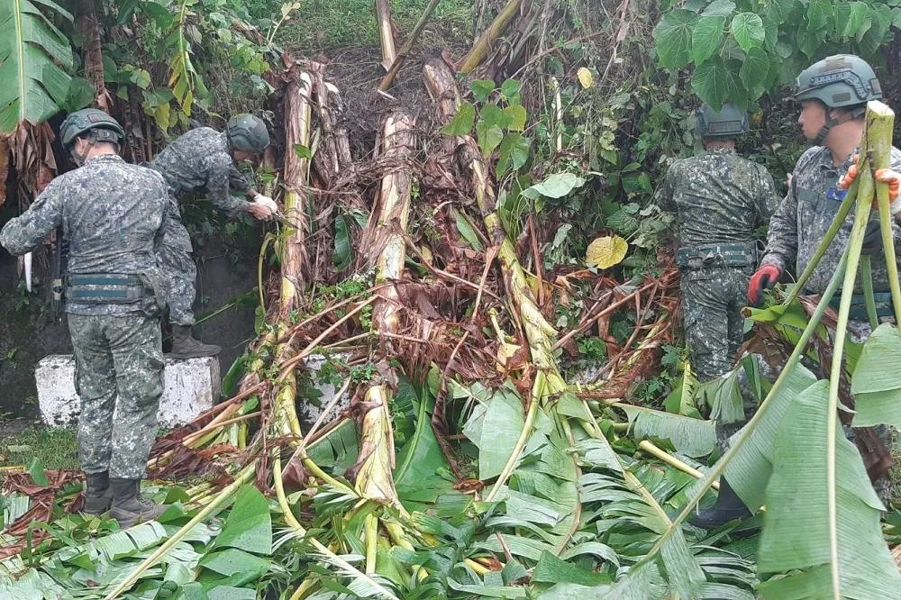 「閃電」狂雨席捲屏東　國軍弟兄南下救災復原