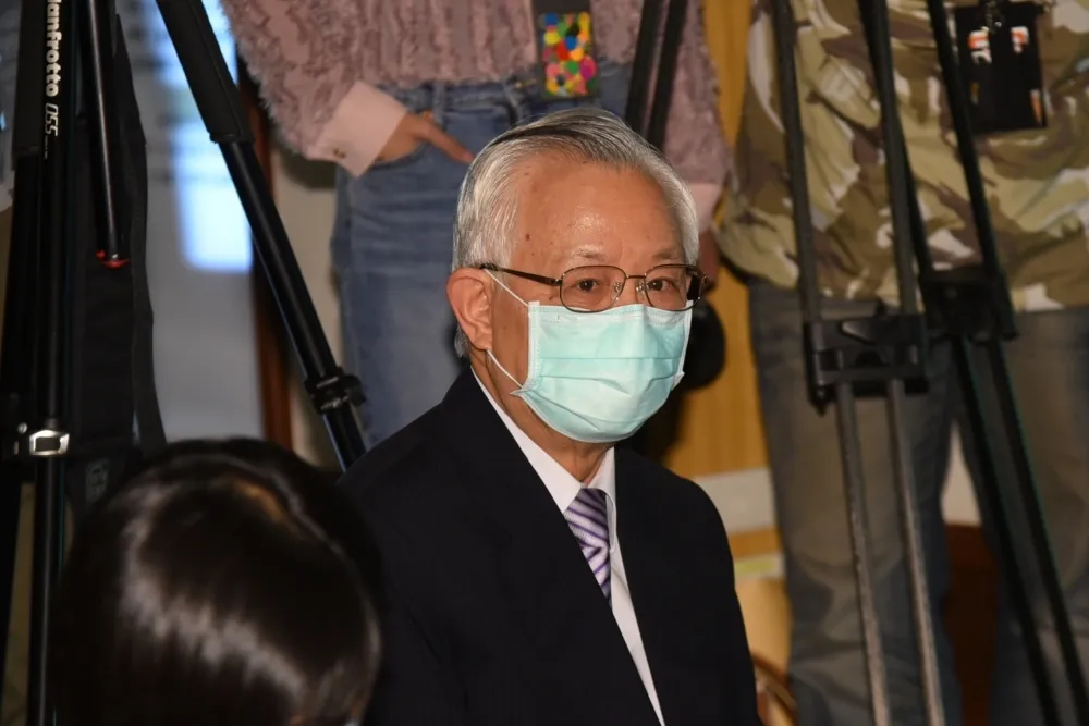 彭淮南與賴士葆咬耳朵遭捕捉　嘆陳南光打房是對楊金龍「扯後腿」