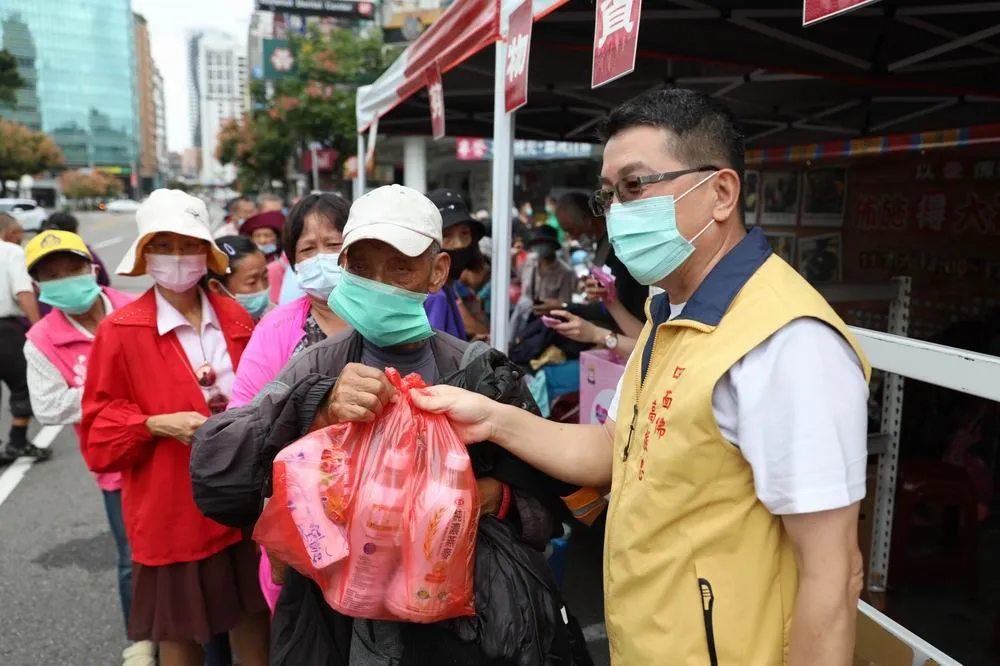 疫情捐助減少　大梵天王四面佛愛心滿盈捐贈120萬幫弱勢