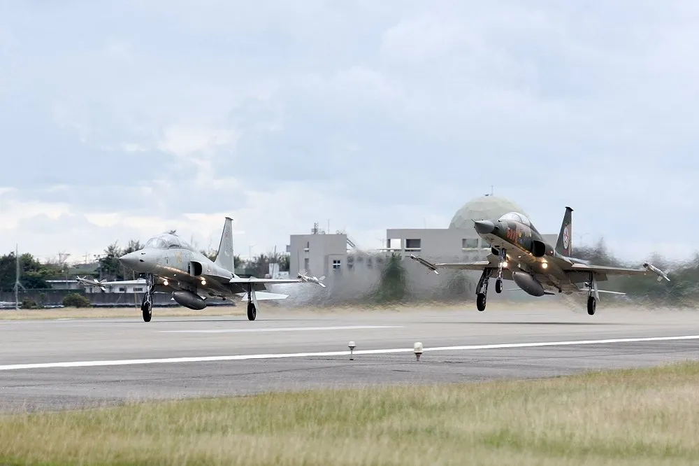 投書：由空軍訓練程序金律看F-5E彈射跳傘