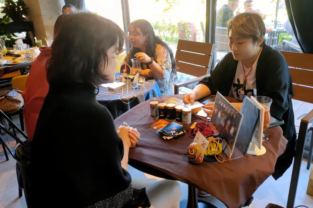 「蕃茄食光」蔬食餐廳推出溫補餐點加碼占卜命理心靈體驗