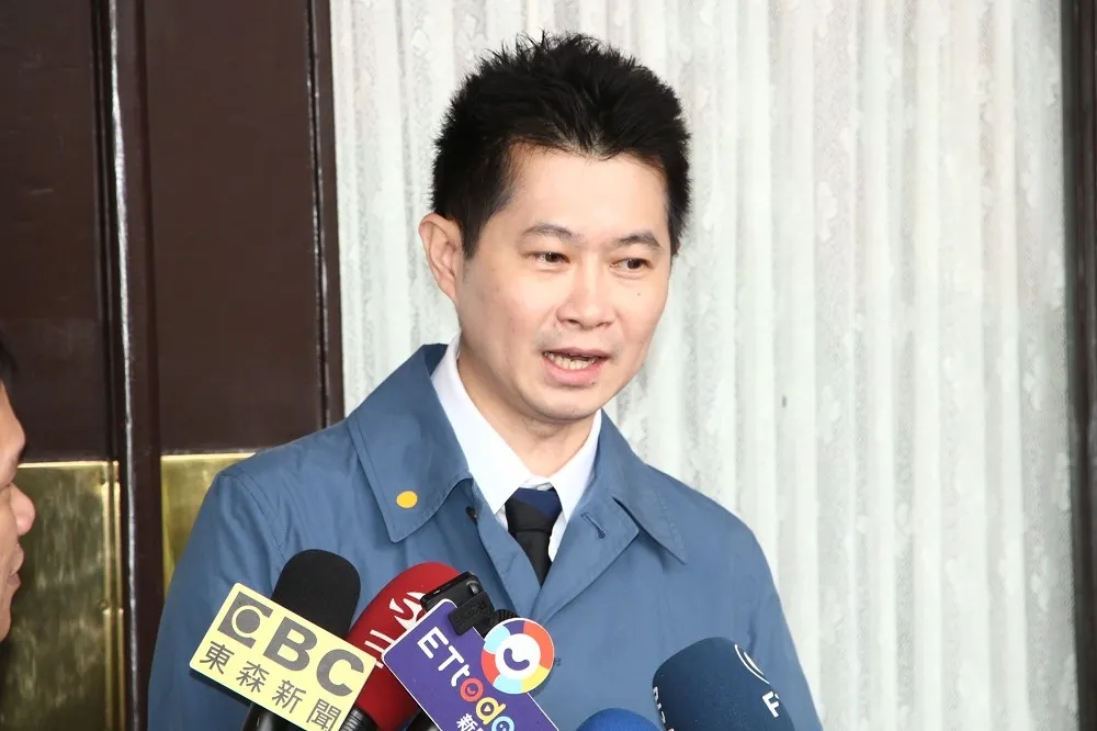 【綠營首席媒體操盤手】曾用「調情」形容蘇貞昌與唐鳳互動　丁怡銘走向幕前屢出包