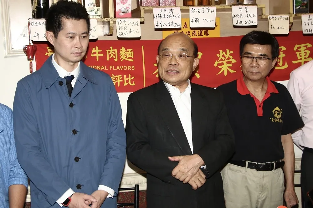 親赴牛肉麵店道歉展誠意　創辦人欲請客遭蘇揆婉拒：母湯！