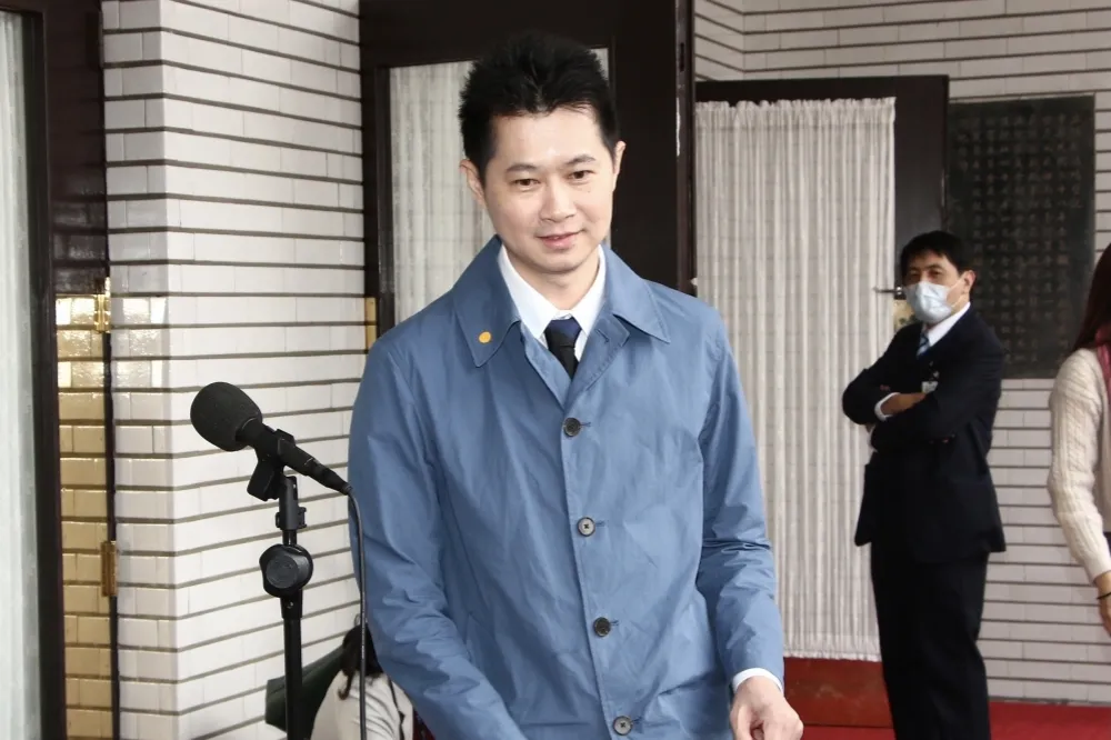 【牛肉麵風波】政院發言人丁怡銘失言請辭　蘇揆慰留不成勉予同意