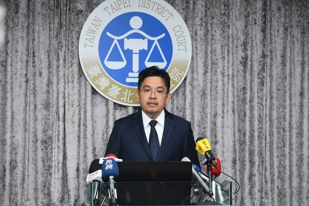 【三寶案宣判】何壽川從重量刑判8年半　三寶董座李俊傑通緝中