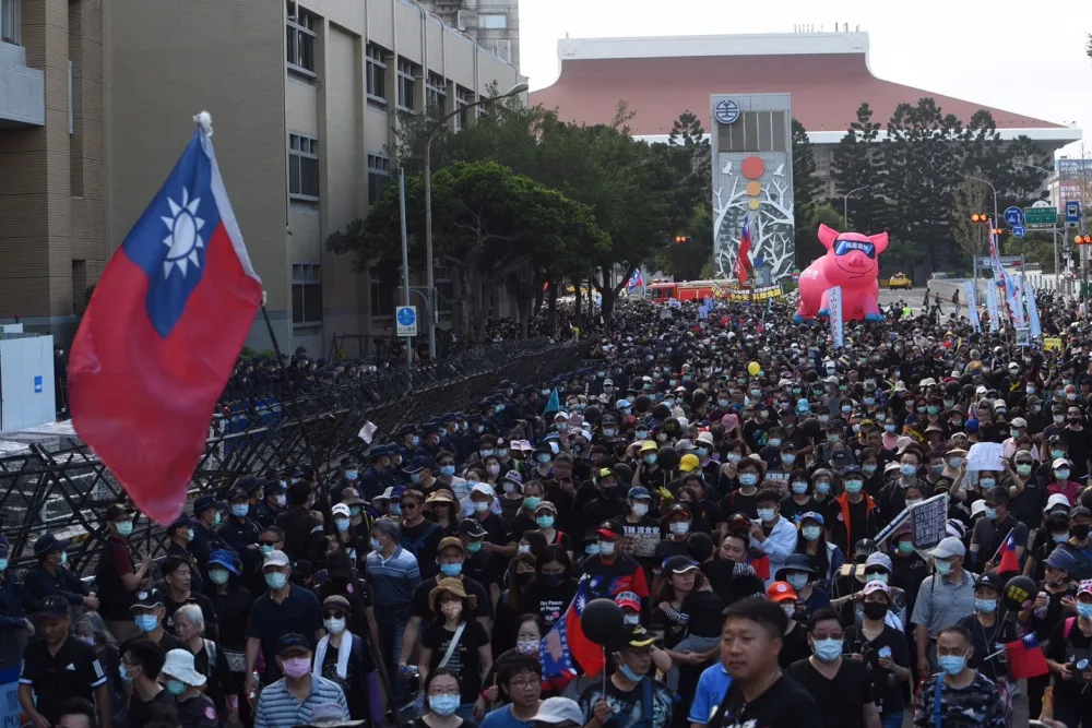【5萬黑潮嗆蔡】參戰秋鬥一時爽　「社運公敵」國民黨想洗白還早
