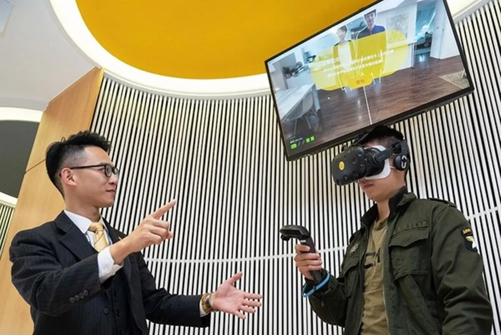 大專校院參訪永慶房屋　學生透過VR體驗科技房仲服務