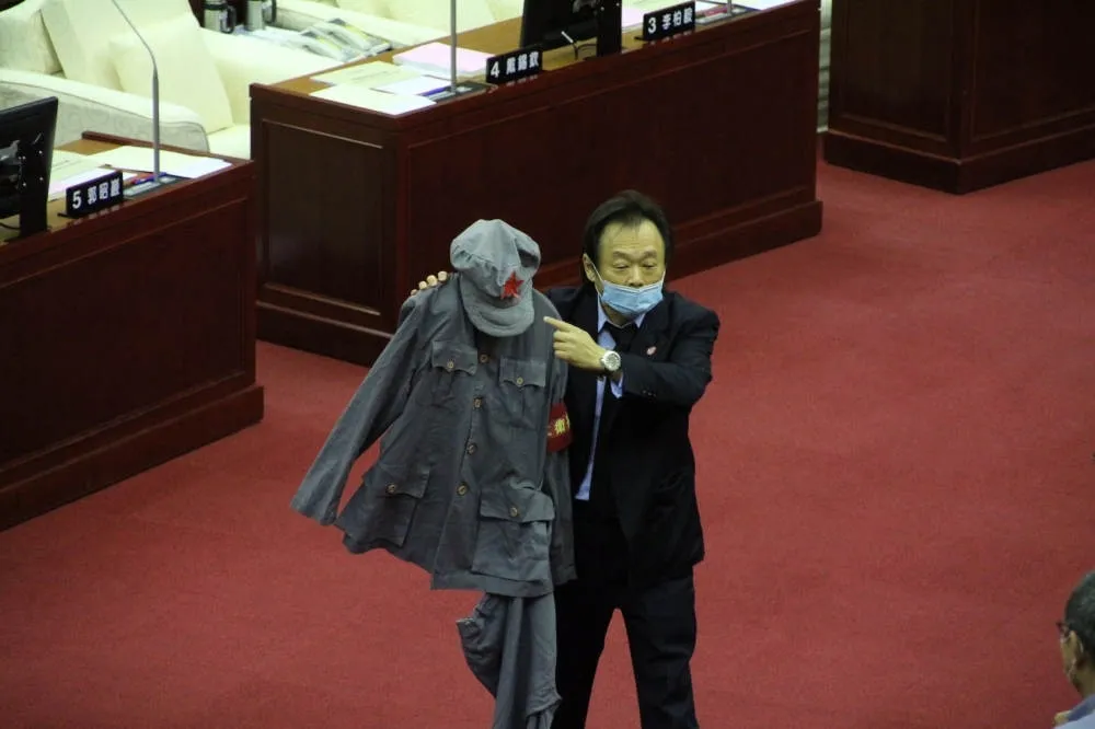 【請王浩宇協辦】「老師雞」何景榮告王世堅涉反滲透法　王：莫名其妙
