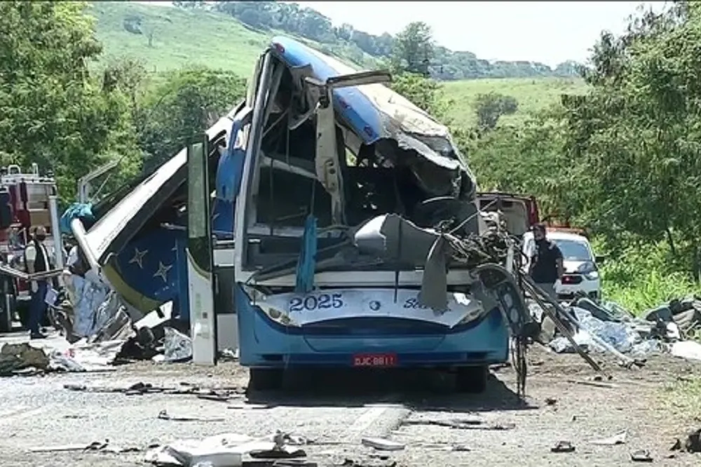 巴西聖保羅重大車禍　巴士衝撞貨車至少41人喪生