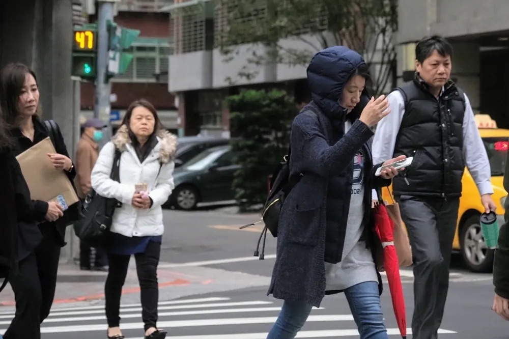 【冷到下周五】入秋最強東北季風明來襲　30日清晨下探14度
