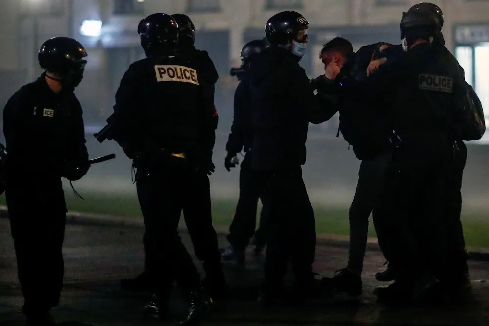 法國警察毆打黑人影片曝光震驚全國　馬卡洪譴責：令我們羞愧