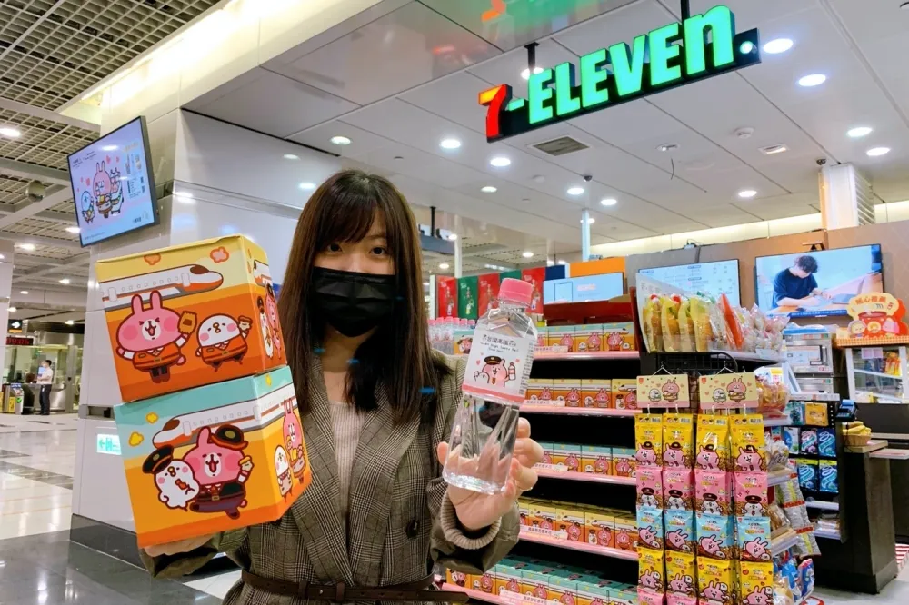 【有片】7-11 ╳ 台灣高鐵攜手推出 3 款全新「卡娜赫拉的小動物」聯名零食、包裝水　聯名 3 號店 12/5 進軍桃園
