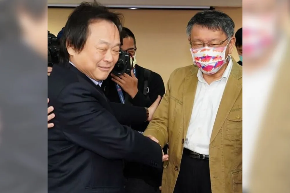 【玩假的】王世堅對柯P和解之握「不對眼」　趕著洗手不敢吃橘子