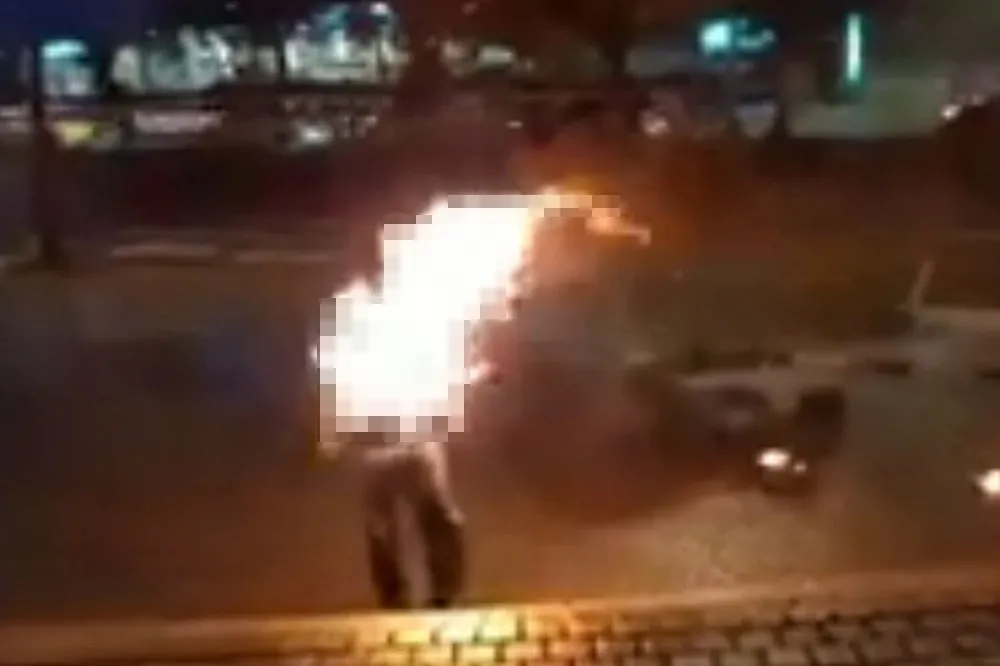 【中天狂粉自焚】老翁衝電視台給主播紅包　喊「為什麼開除王又正」