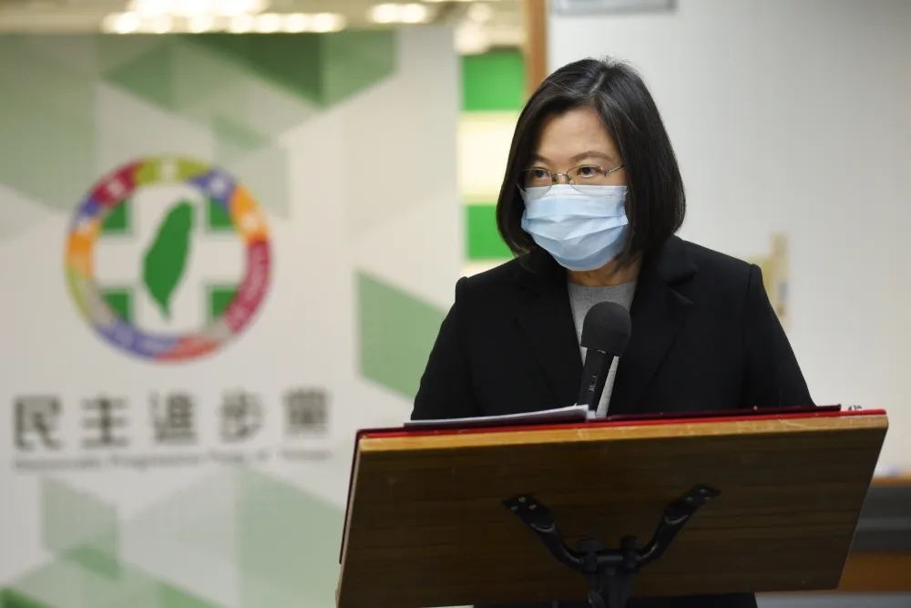 【北市主委之亂】中常委發難「吳怡農條款」急什麼　蔡英文緩頰擱置