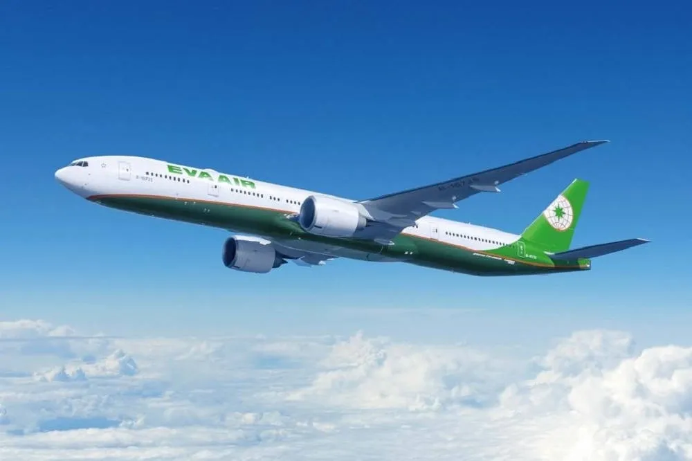 奧客占廁所、砸燈管攻擊空服員　長榮：已依法處理並感謝旅客相救
