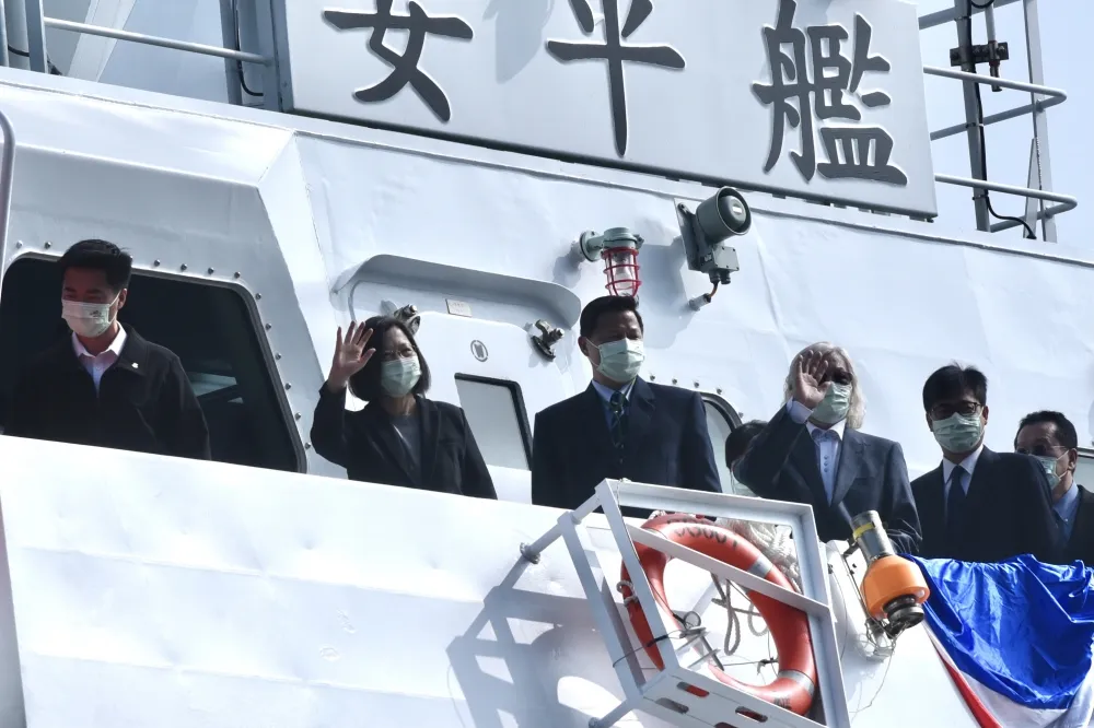 【可裝飛彈】海巡署首艘700噸安平艦成軍　蔡英文親主持交船典禮