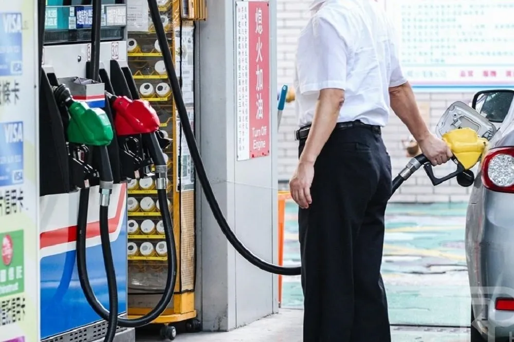 快去加油！14日凌晨0時起　汽柴油各漲0.4元、0.5元