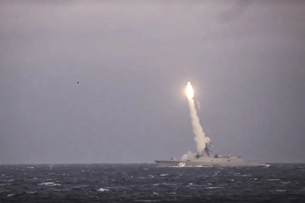 俄羅斯核潛艦成功試射4枚洲際彈道飛彈　美國駐歐軍事基地警鈴大響