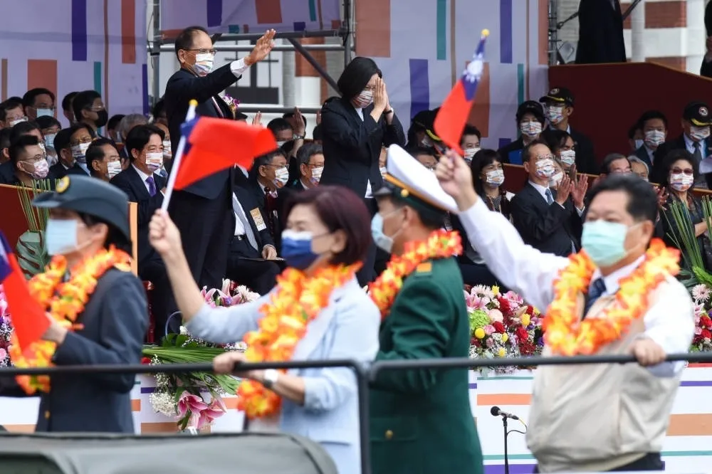 封COVID-19為台灣年度英文當之無愧