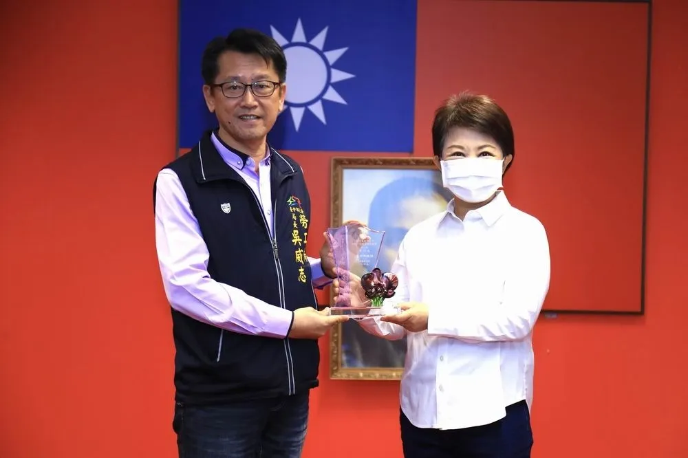 中市勞工局長遭爆與人妻不倫　吳威志請辭獲准嘆：付出敵不過黑函令人寒心