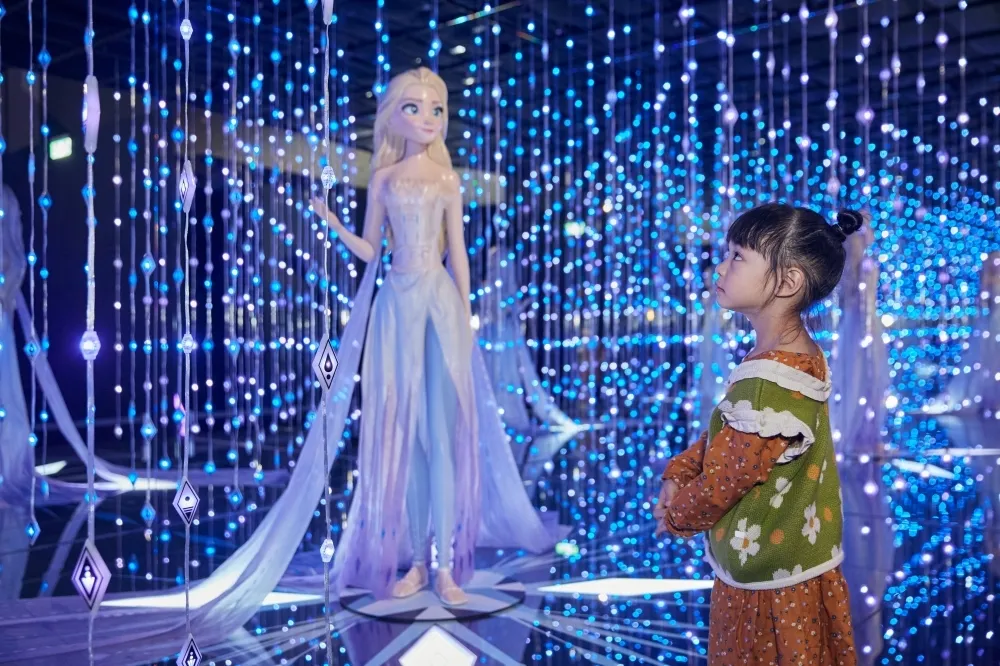 【影片】最真實的冰雪魔法體驗！《冰雪奇緣夢幻特展》 12/19 重磅登台