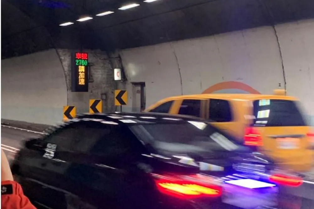 防元旦假期雪隧塞爆　30日起車速低於65km將秀部分車號