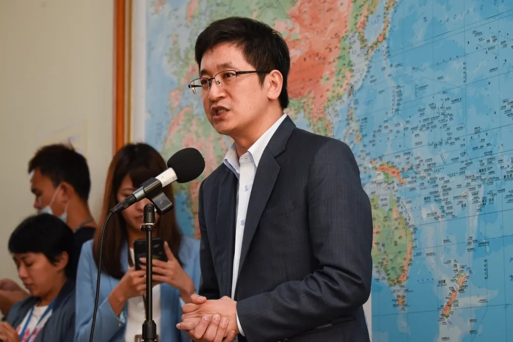 被點名萊豬立委臉書遭灌爆　蔡適應嗆羅智強：聲量遠不及蔣萬安