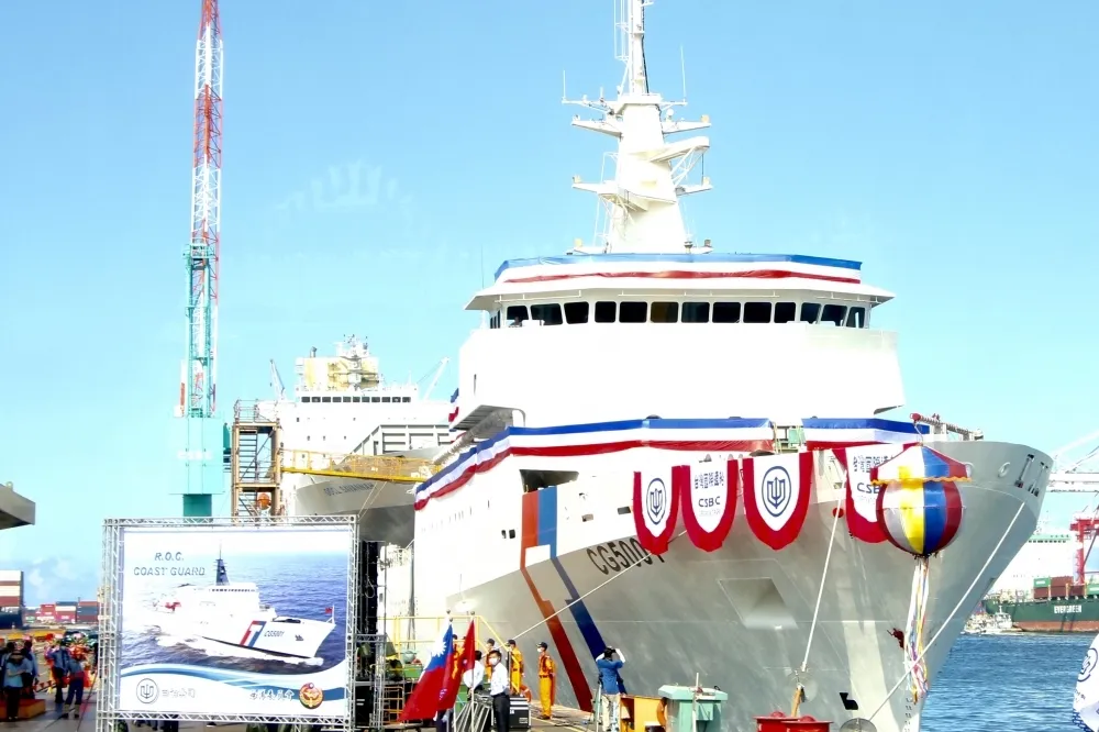 2021國艦國造亮點　海軍萬噸兩棲船塢運輸艦+海巡4千噸級「嘉義艦」下水交艦