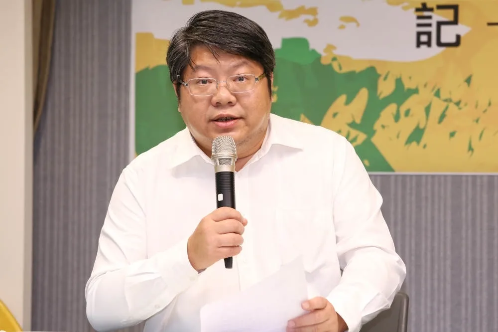 【勞動基金弊案】賴中強轟陳冲一路提攜唐楚烈　「欠台灣社會一個道歉」