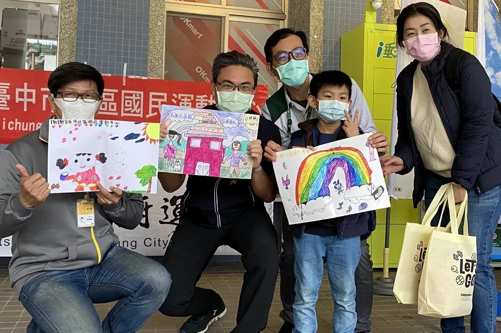 台中北區國運募捐兒童讀物　聖誕送暖家扶基金會
