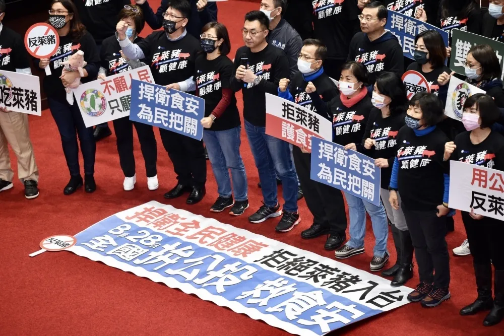 【萊豬挾怨過關】前有「一國多制」釋憲風暴　後有藍公投罷免追殺