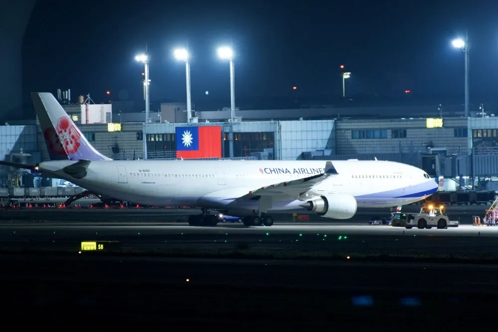 英國120名旅客抵台　莊人祥：以最快速度送至集中檢疫所