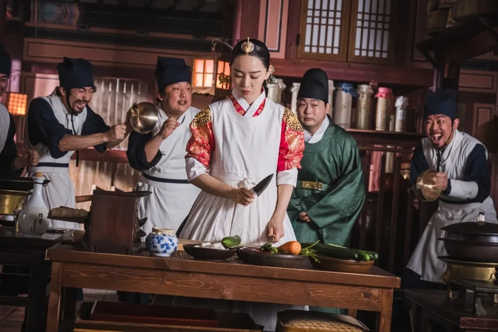 【痞男魂炸裂】申惠善大玩穿越變性笑料百出　《哲仁王后》4大看點衝出高收視