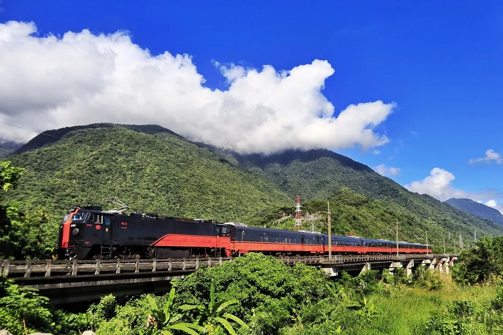 【有片】全台首座花蓮車站禮賓候車室曝光！台鐵美學觀光列車「鳴日號」12/31 正式啟動  