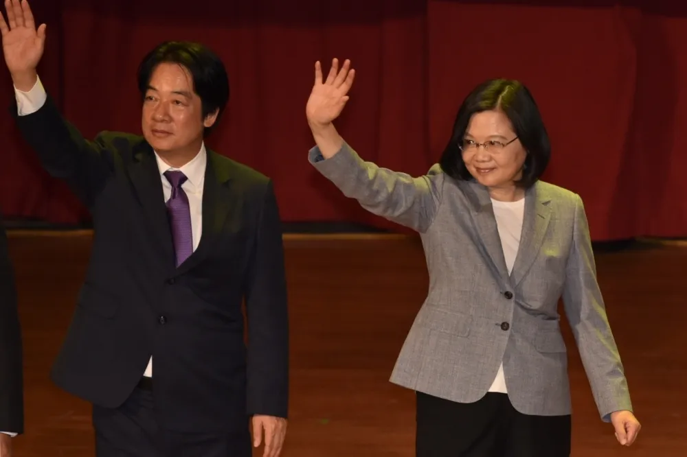 【關係不睦？】聖國大使邀蔡賴「勝選宴」　僅蔡英文單刀赴宴引聯想