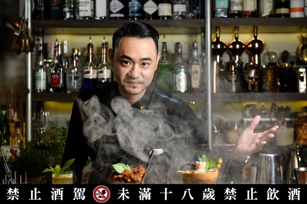 【教學片】顛覆三觀的雞排調酒！FOURPLAY 調酒師教你 7-11 就能搞定的三款跨年超鬧調酒