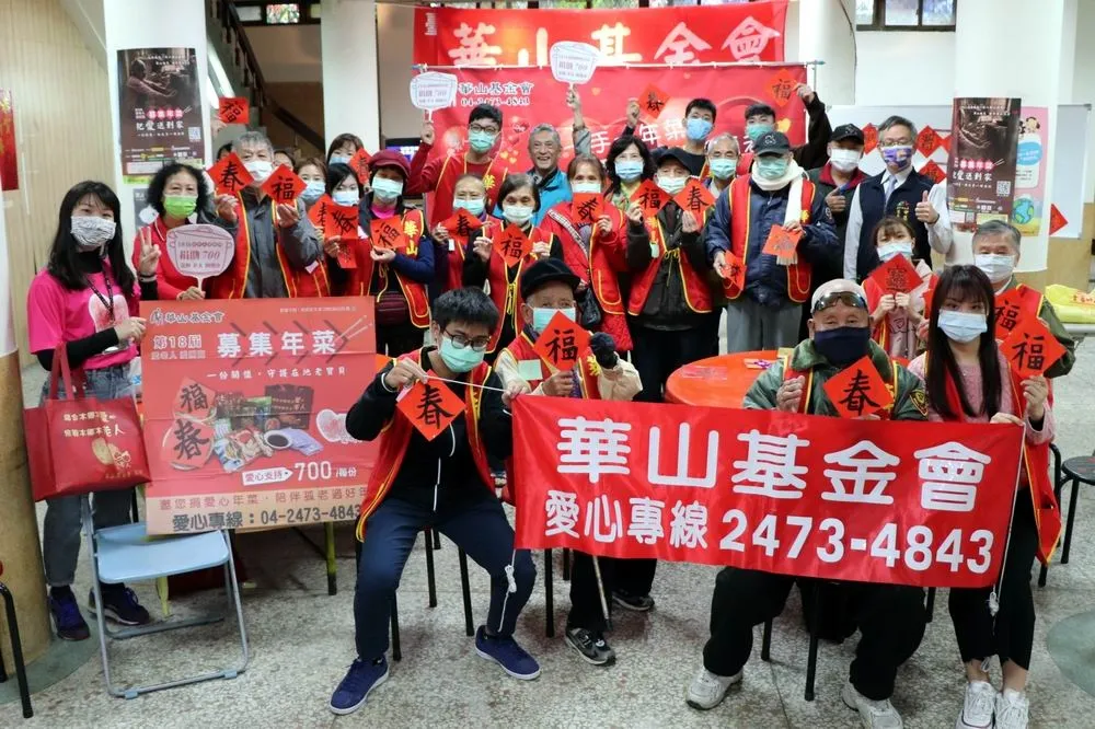 疫情阻返鄉　獨老掌廚與外籍學生共享過年團圓滋味