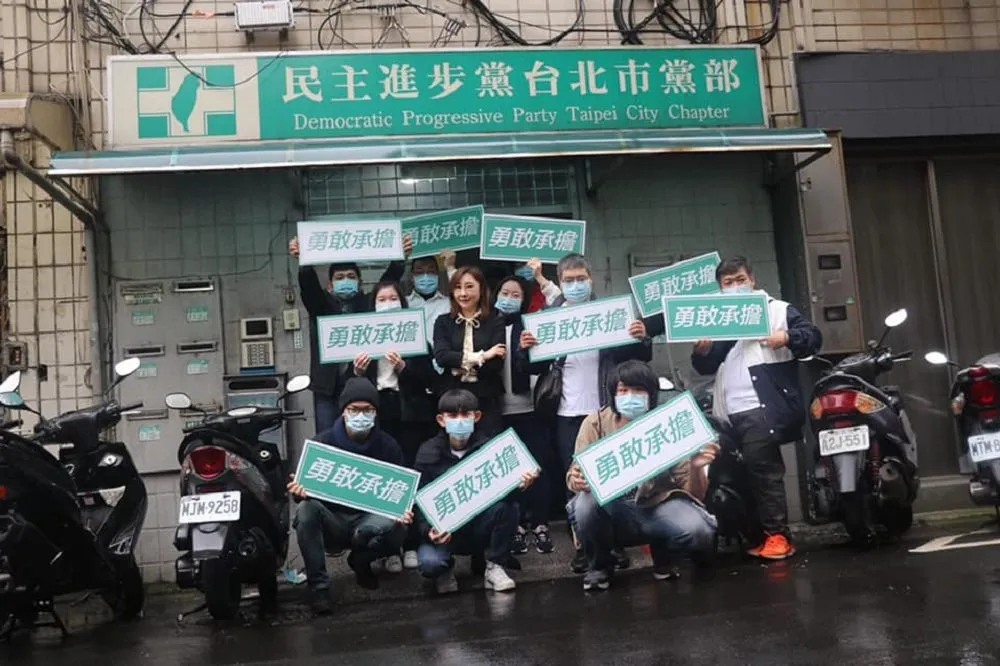 挑戰吳怡農　顏聖冠領表參選北市黨部主委