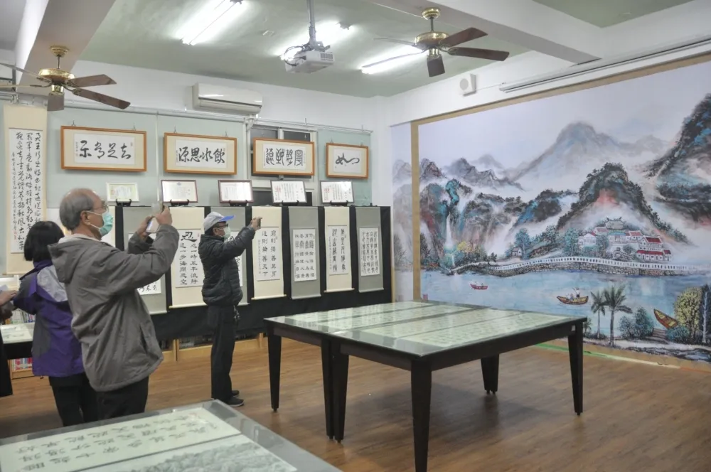 「連水生老師公益書畫展」屏東縣餉潭國小展出  傳遞文化種子把愛留给餉潭國小