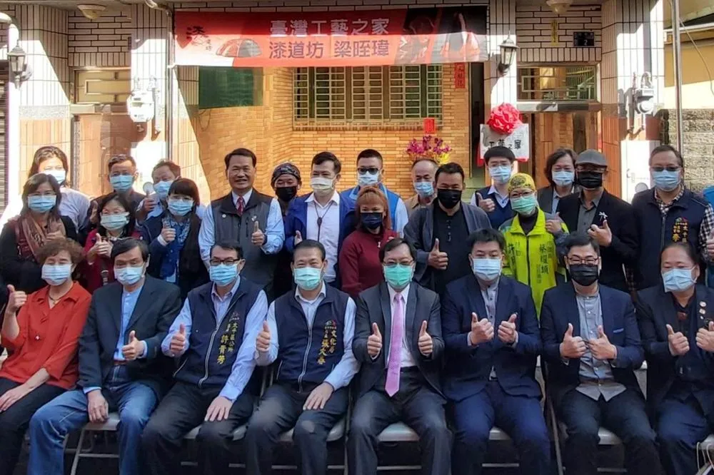 台中市漆工藝大師梁晊瑋入選台灣工藝之家掛牌