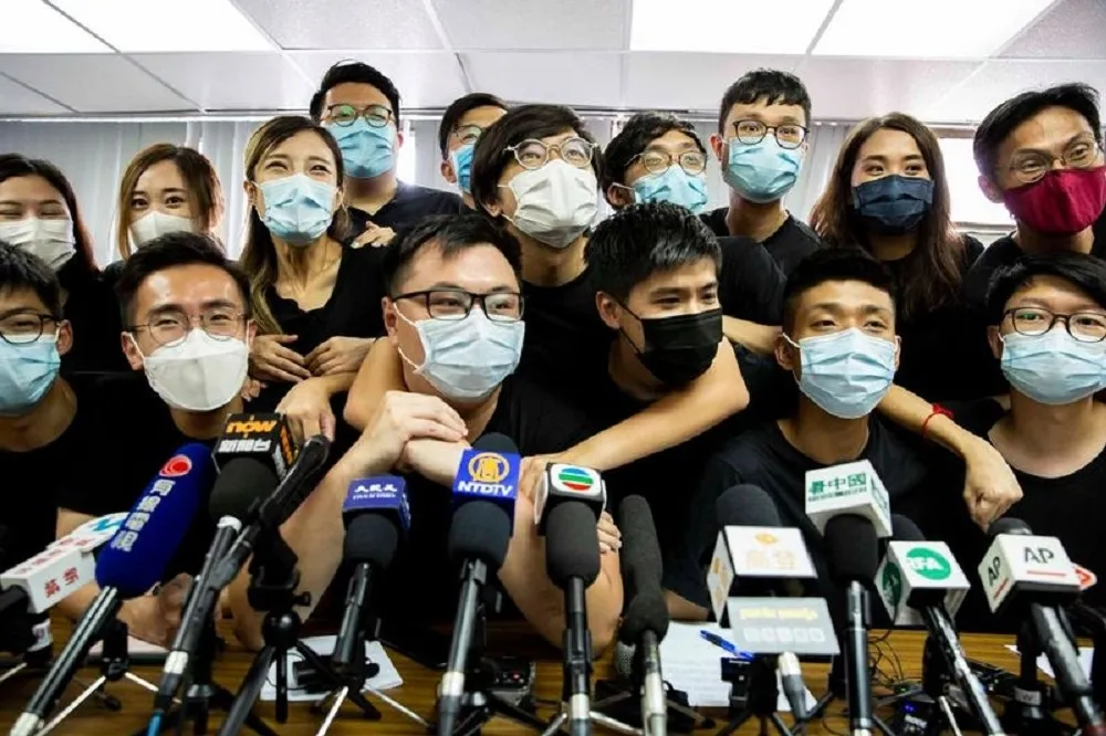 50位民主派人士遭拘　羅冠聰引陳菊話鼓舞港人「自此不再畏畏縮縮」