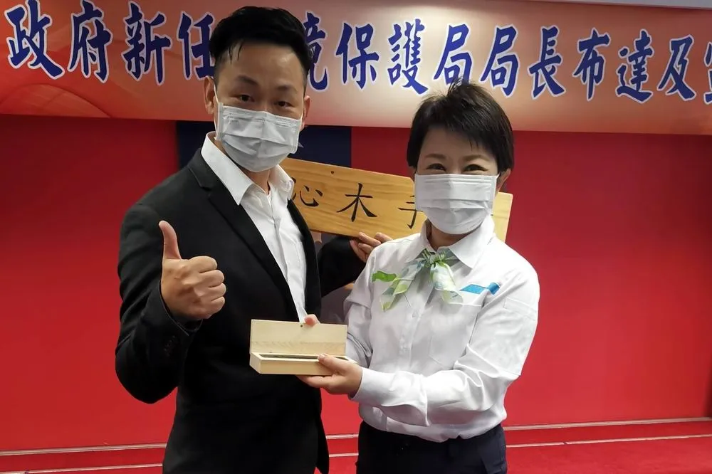 藍眼淚引環保新思維　沁木手作再奪十大伴手禮非食品類首獎